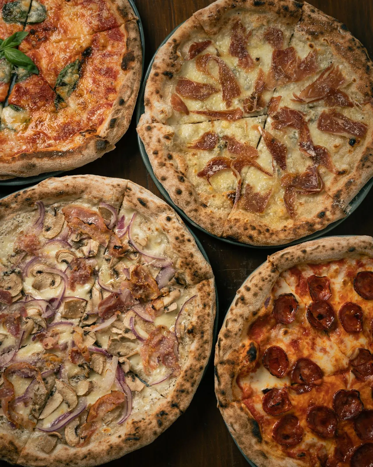 Cuatro pizzas de Mitoa vistas desde arriba